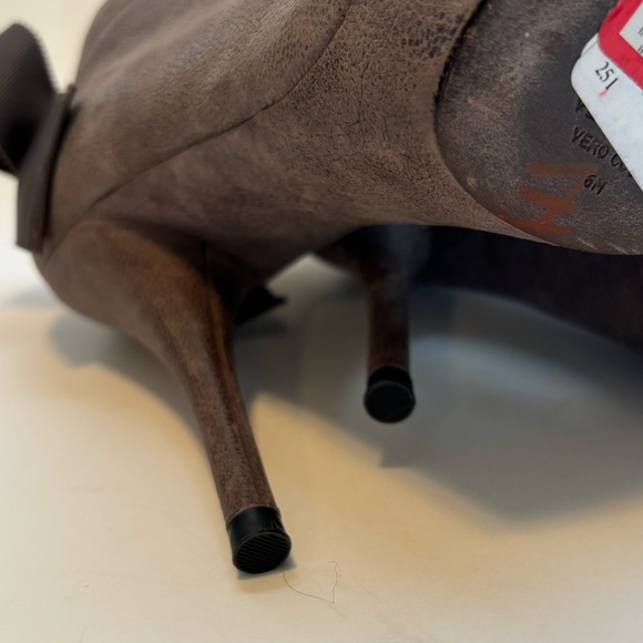 NWT! VERA WANG ROYCE PLATFORM SUEDE SPIKED HEEL BOOTIE BOOTS - Picture 7 of 8